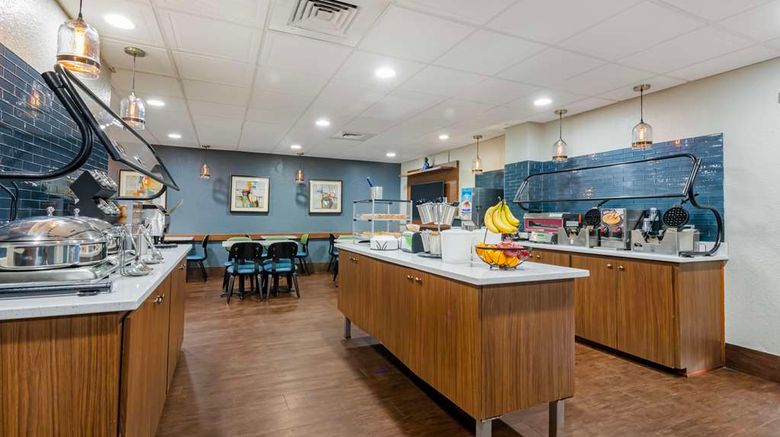 <b>Best Western Plus Universal Inn Restaurant</b>. Images powered by <a href="https://iceportal.shijigroup.com/" title="IcePortal" target="_blank">IcePortal</a>.