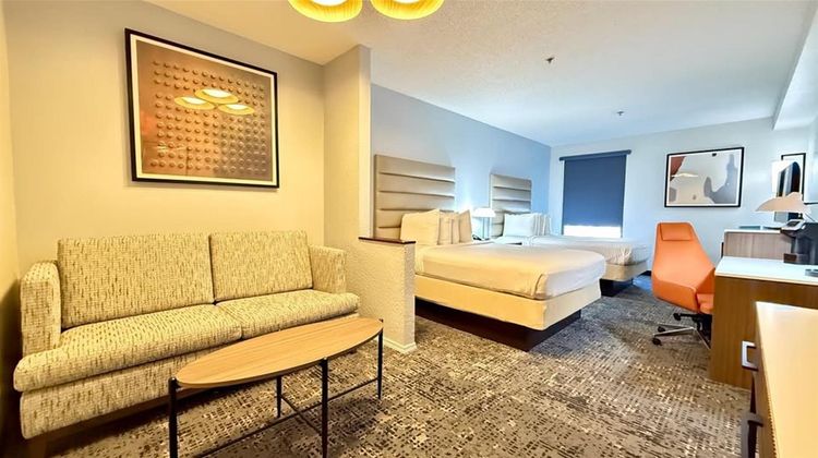 Best Western Plus Universal Inn Room