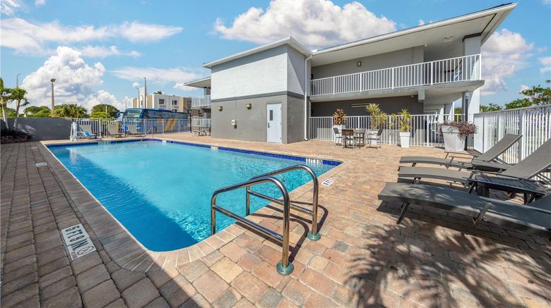 <b>Best Western of Clewiston Pool</b>. Images powered by <a href="https://iceportal.shijigroup.com/" title="IcePortal" target="_blank">IcePortal</a>.