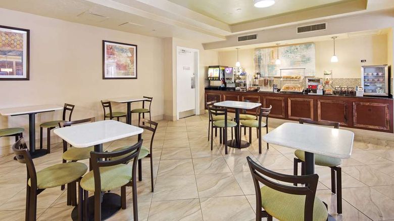 <b>Best Western Plus Deerfield Beach Hotel Restaurant</b>. Images powered by <a href="https://iceportal.shijigroup.com/" title="IcePortal" target="_blank">IcePortal</a>.