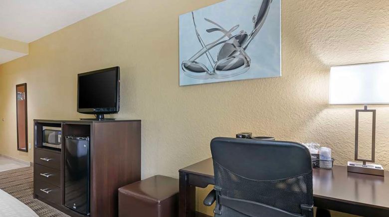 <b>Best Western Edgewater Inn Room</b>. Images powered by <a href="https://iceportal.shijigroup.com/" title="IcePortal" target="_blank">IcePortal</a>.