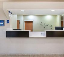 Best Western Edgewater Inn Lobby