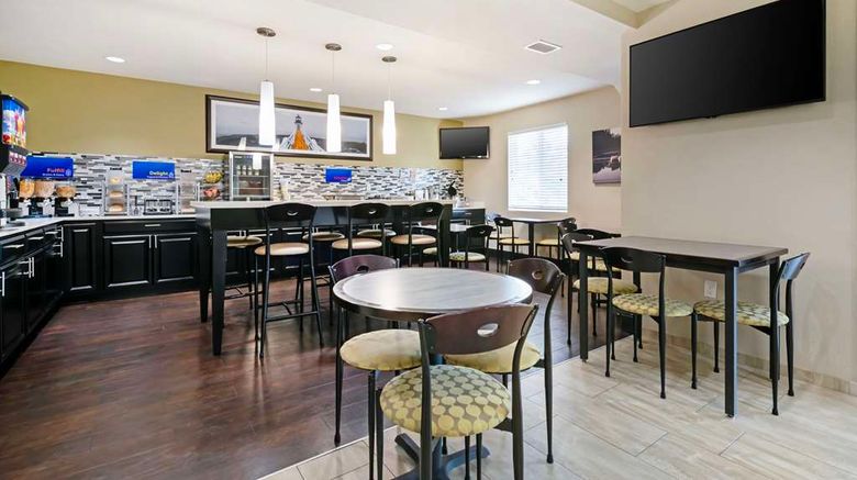 <b>Best Western Edgewater Inn Restaurant</b>. Images powered by <a href="https://iceportal.shijigroup.com/" title="IcePortal" target="_blank">IcePortal</a>.