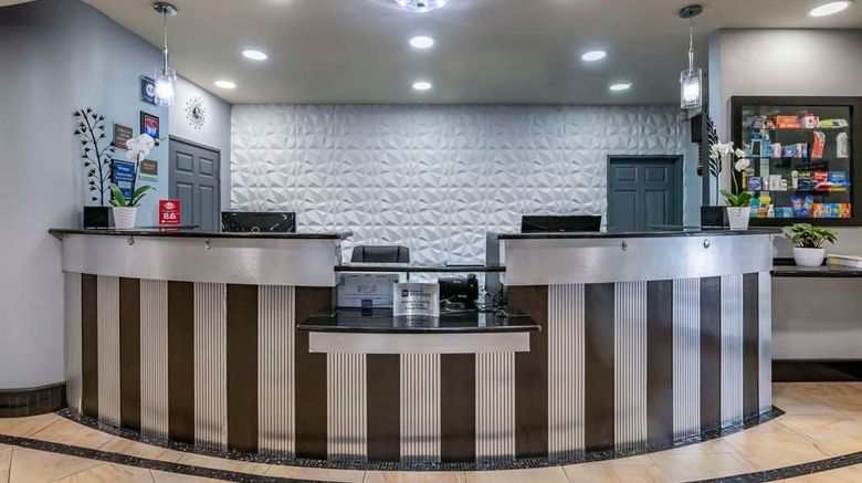 <b>Best Western Plus Bradenton Gateway Lobby</b>. Images powered by <a href="https://iceportal.shijigroup.com/" title="IcePortal" target="_blank">IcePortal</a>.