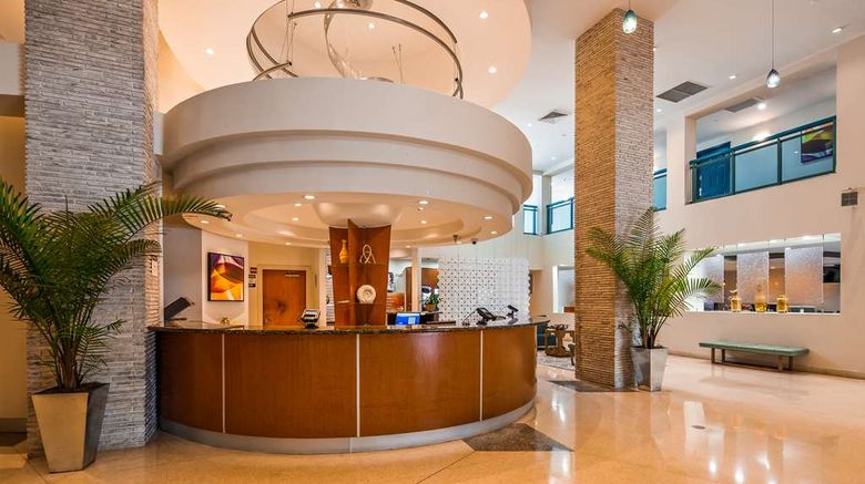 <b>Best Western Plus Atlantic Beach Resort Lobby</b>. Images powered by <a href="https://iceportal.shijigroup.com/" title="IcePortal" target="_blank">IcePortal</a>.