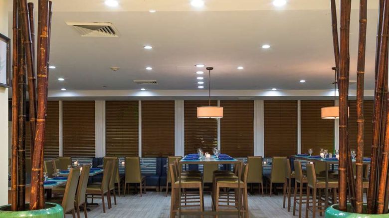 <b>Best Western Plus Atlantic Beach Resort Restaurant</b>. Images powered by <a href="https://iceportal.shijigroup.com/" title="IcePortal" target="_blank">IcePortal</a>.