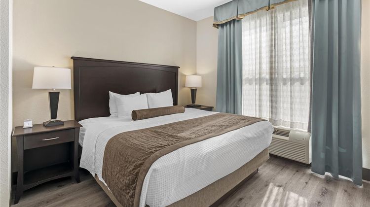 Best Western Plus Chain of Lakes Inn/Ste Suite