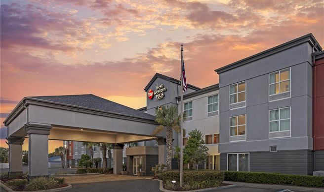 Best Western Plus Chain of Lakes Inn/Ste Exterior