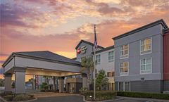 Best Western Plus Chain of Lakes Inn/Ste