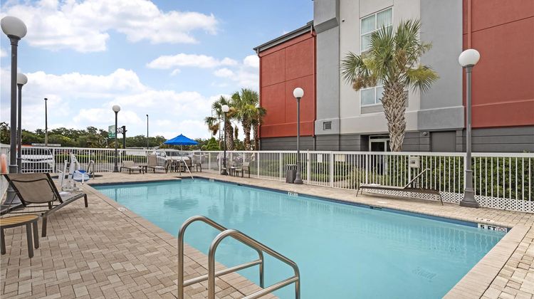 Best Western Plus Chain of Lakes Inn/Ste Pool