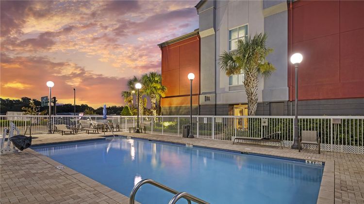Best Western Plus Chain of Lakes Inn/Ste Pool