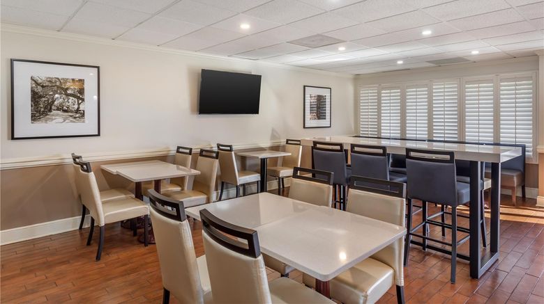<b>Best Western Plus Madison Inn Restaurant</b>. Images powered by <a href="https://iceportal.shijigroup.com/" title="IcePortal" target="_blank">IcePortal</a>.