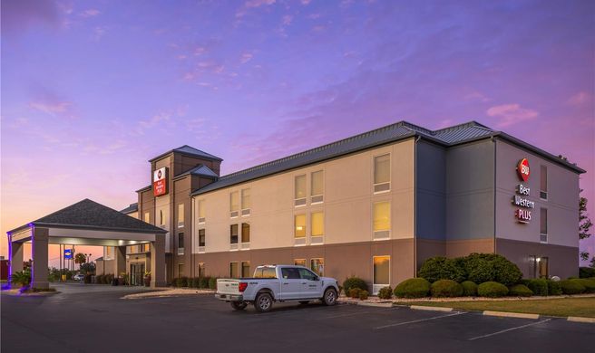 Best Western Plus Madison Inn Exterior