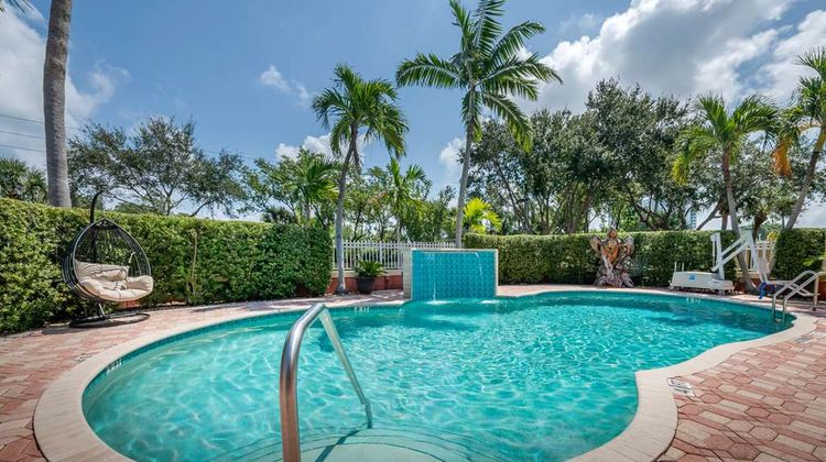 Palm Beach Gardens Hotel & Suites Pool