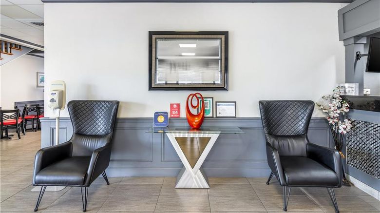 <b>Best Western Central Inn Lobby</b>. Images powered by <a href="https://iceportal.shijigroup.com/" title="IcePortal" target="_blank">IcePortal</a>.