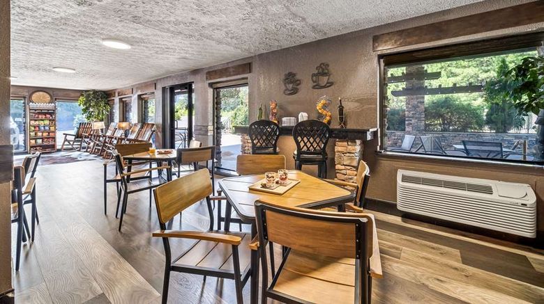 <b>Best Western Braselton Inn Restaurant</b>. Images powered by <a href="https://iceportal.shijigroup.com/" title="IcePortal" target="_blank">IcePortal</a>.