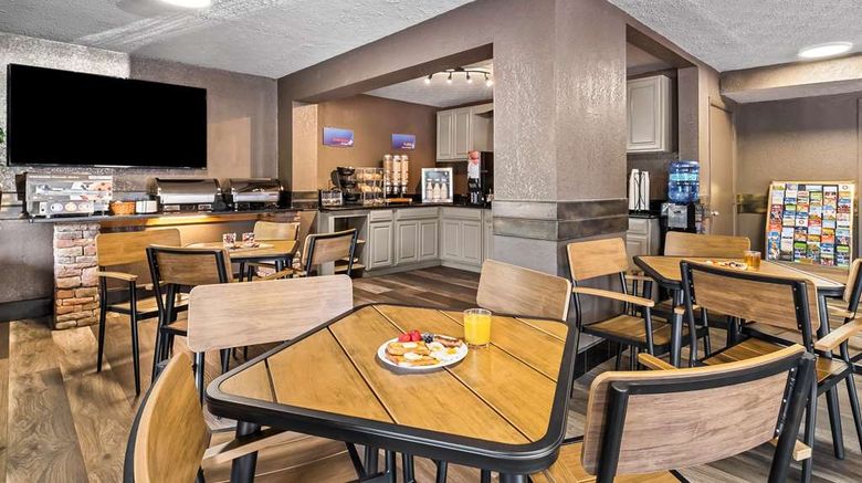<b>Best Western Braselton Inn Restaurant</b>. Images powered by <a href="https://iceportal.shijigroup.com/" title="IcePortal" target="_blank">IcePortal</a>.