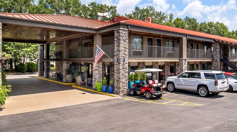 <b>Best Western Braselton Inn Exterior</b>. Images powered by <a href="https://iceportal.shijigroup.com/" title="IcePortal" target="_blank">IcePortal</a>.