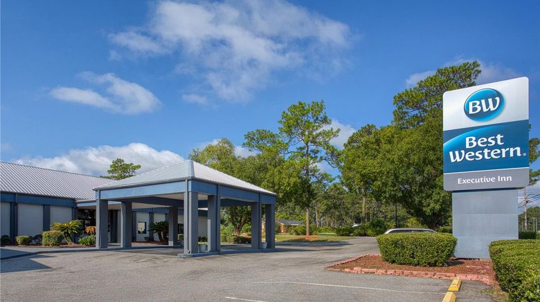 <b>Best Western Executive Inn Exterior</b>. Images powered by <a href="https://iceportal.shijigroup.com/" title="IcePortal" target="_blank">IcePortal</a>.