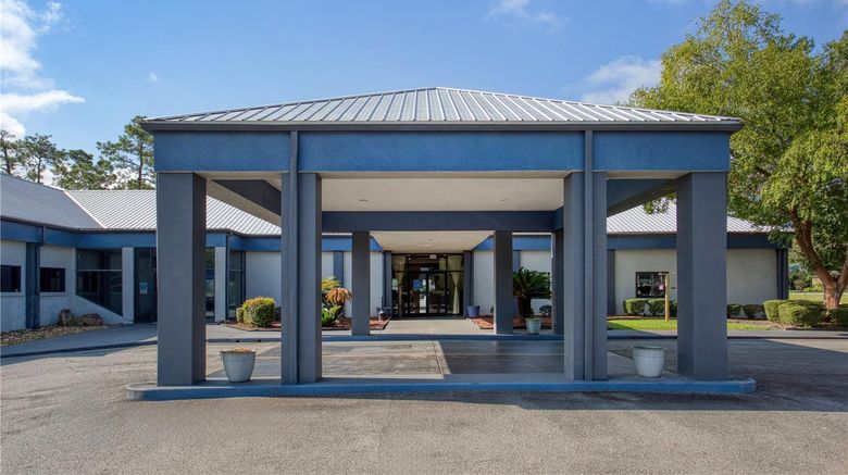 <b>Best Western Executive Inn Exterior</b>. Images powered by <a href="https://iceportal.shijigroup.com/" title="IcePortal" target="_blank">IcePortal</a>.