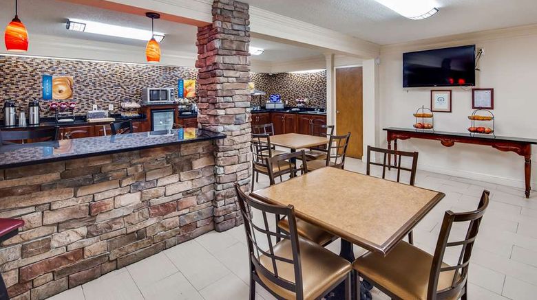 <b>Best Western Inn & Suites of Macon Restaurant</b>. Images powered by <a href="https://iceportal.shijigroup.com/" title="IcePortal" target="_blank">IcePortal</a>.
