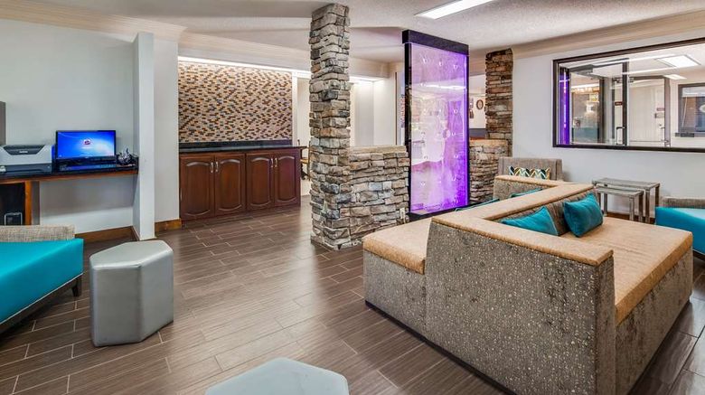 <b>Best Western Inn & Suites of Macon Lobby</b>. Images powered by <a href="https://iceportal.shijigroup.com/" title="IcePortal" target="_blank">IcePortal</a>.