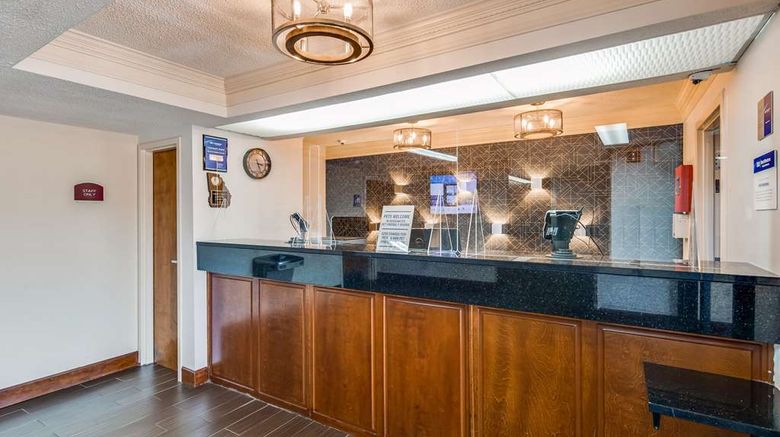 <b>Best Western Inn & Suites of Macon Lobby</b>. Images powered by <a href="https://iceportal.shijigroup.com/" title="IcePortal" target="_blank">IcePortal</a>.