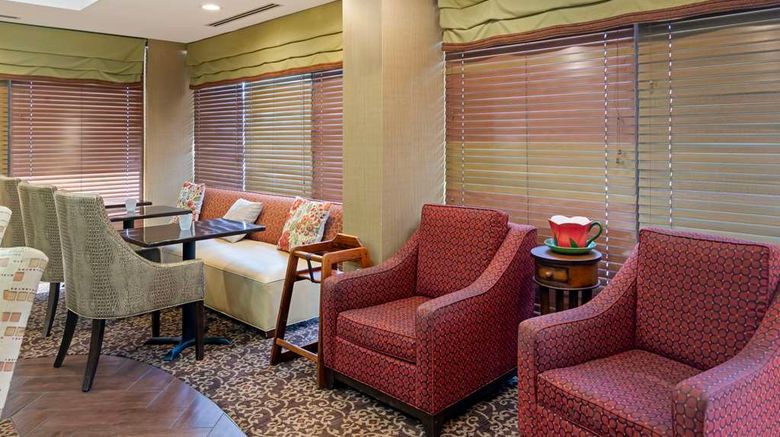 <b>Best Western Colonial Inn Lobby</b>. Images powered by <a href="https://iceportal.shijigroup.com/" title="IcePortal" target="_blank">IcePortal</a>.