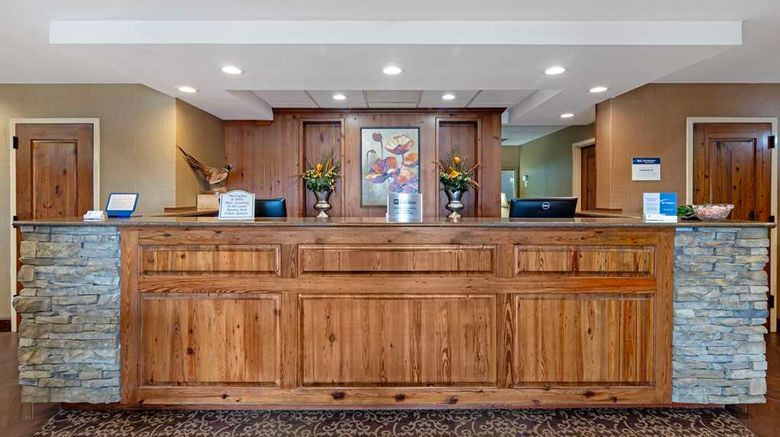 <b>Best Western Colonial Inn Lobby</b>. Images powered by <a href="https://iceportal.shijigroup.com/" title="IcePortal" target="_blank">IcePortal</a>.
