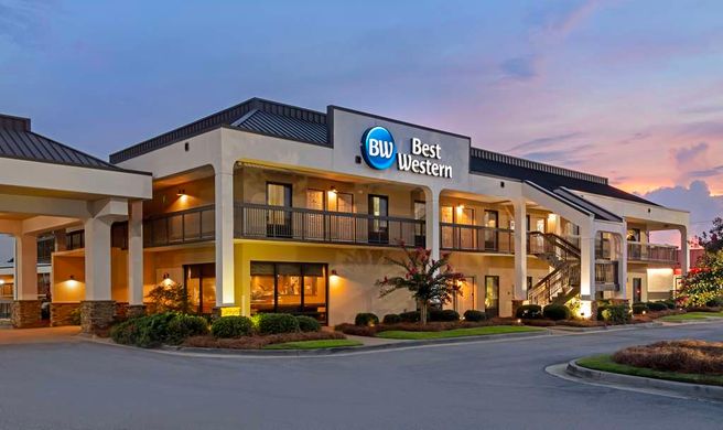 Best Western Colonial Inn Exterior