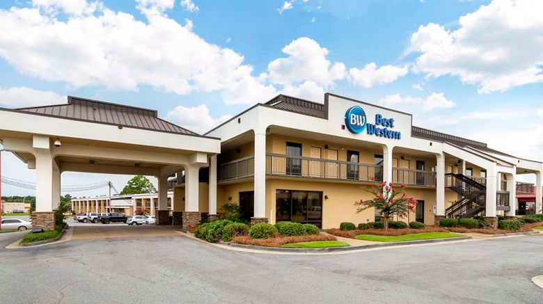 <b>Best Western Colonial Inn Exterior</b>. Images powered by <a href="https://iceportal.shijigroup.com/" title="IcePortal" target="_blank">IcePortal</a>.