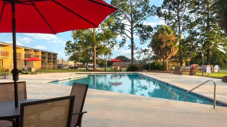 Best Western Colonial Inn Pool