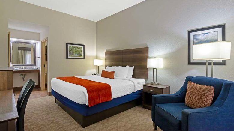 <b>Best Western Colonial Inn Room</b>. Images powered by <a href="https://iceportal.shijigroup.com/" title="IcePortal" target="_blank">IcePortal</a>.