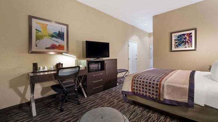 Best Western Bradbury Inn & Suites Room