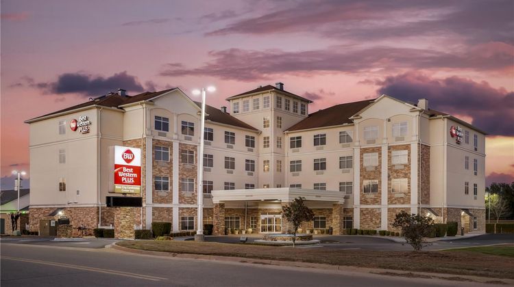 Best Western Plus Rose City Conf Ctr Inn Exterior