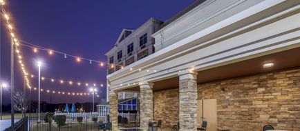 Best Western Plus Rose City Conf Ctr Inn Exterior