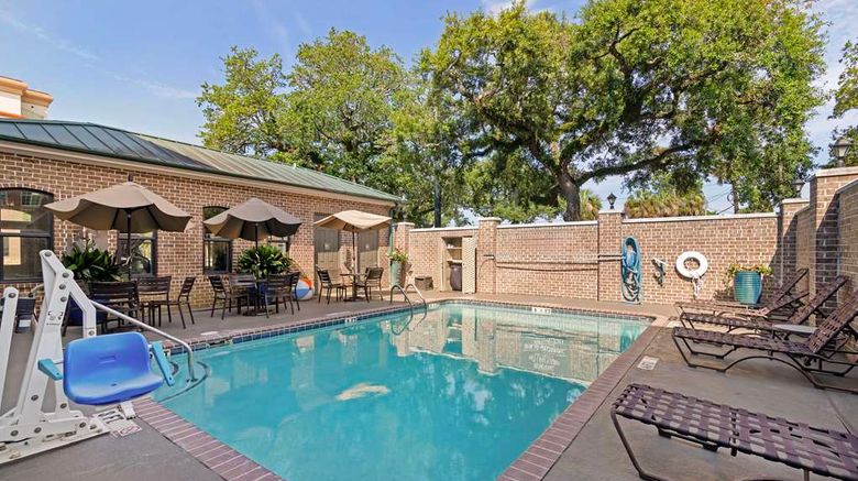 <b>Best Western Savannah Historic District Pool</b>. Images powered by <a href="https://iceportal.shijigroup.com/" title="IcePortal" target="_blank">IcePortal</a>.