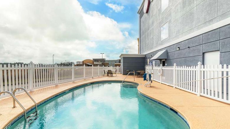 <b>Best Western Plus Brunswick Inn & Suites Pool</b>. Images powered by <a href="https://iceportal.shijigroup.com/" title="IcePortal" target="_blank">IcePortal</a>.