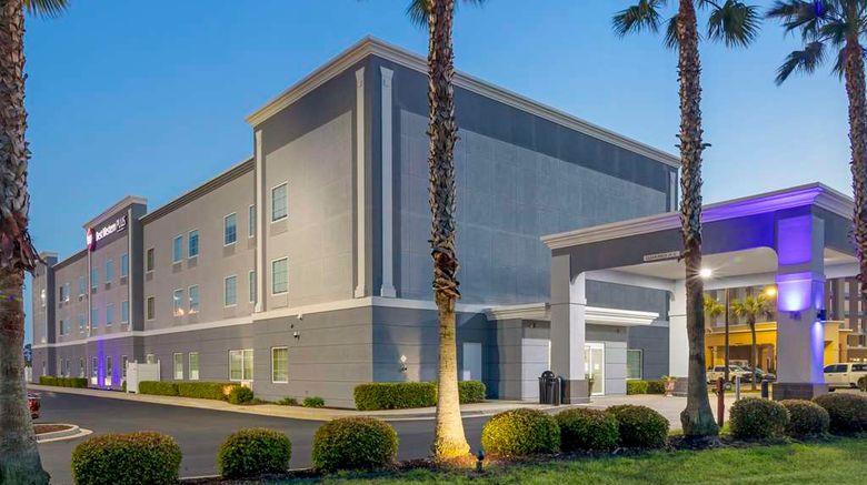 <b>Best Western Plus Brunswick Inn & Suites Exterior</b>. Images powered by <a href="https://iceportal.shijigroup.com/" title="IcePortal" target="_blank">IcePortal</a>.