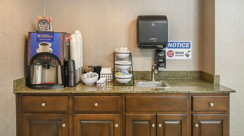 <b>Best Western Plus Brunswick Inn & Suites Restaurant</b>. Images powered by <a href="https://iceportal.shijigroup.com/" title="IcePortal" target="_blank">IcePortal</a>.