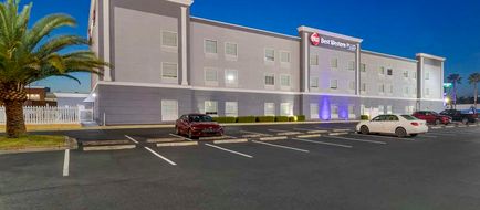 Best Western Plus Brunswick Inn & Suites Exterior