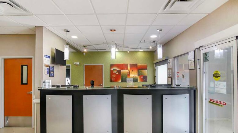 <b>Best Western Plus Brunswick Inn & Suites Lobby</b>. Images powered by <a href="https://iceportal.shijigroup.com/" title="IcePortal" target="_blank">IcePortal</a>.