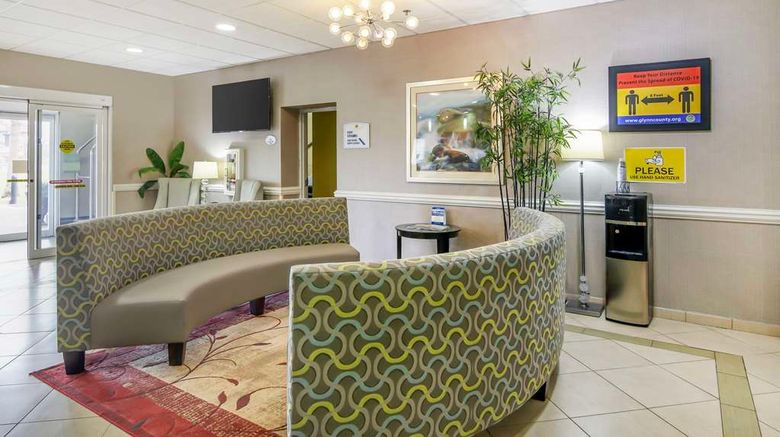 <b>Best Western Plus Brunswick Inn & Suites Lobby</b>. Images powered by <a href="https://iceportal.shijigroup.com/" title="IcePortal" target="_blank">IcePortal</a>.