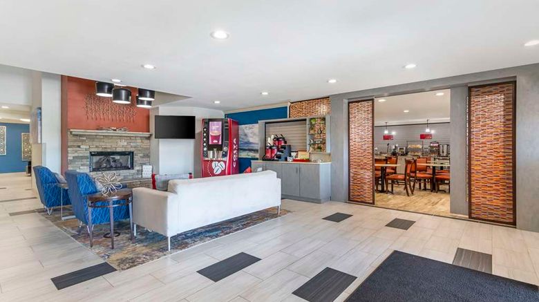 <b>Best Western Plus Lake Lanier Lobby</b>. Images powered by <a href="https://iceportal.shijigroup.com/" title="IcePortal" target="_blank">IcePortal</a>.