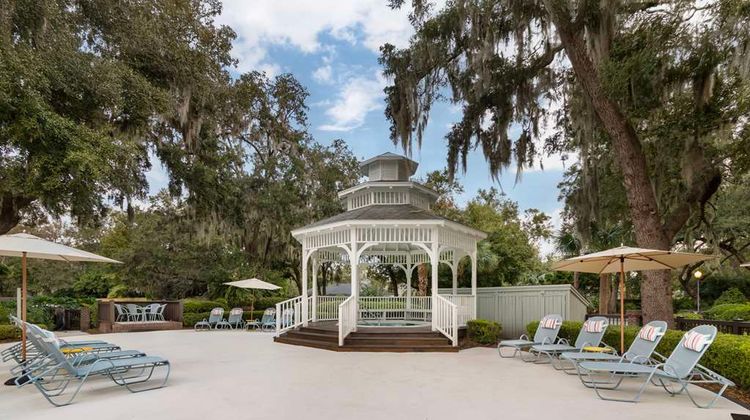 Best Western Plus St. Simons Pool