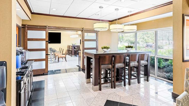 <b>Best Western Gwinnett Center Hotel Lobby</b>. Images powered by <a href="https://iceportal.shijigroup.com/" title="IcePortal" target="_blank">IcePortal</a>.