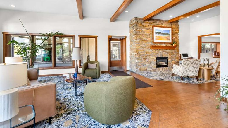<b>Best Western Driftwood Inn Lobby</b>. Images powered by <a href="https://iceportal.shijigroup.com/" title="IcePortal" target="_blank">IcePortal</a>.