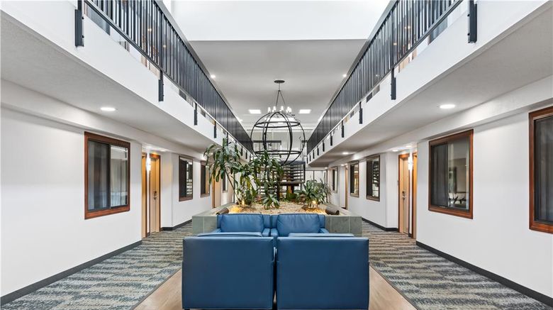 <b>Best Western Vista Inn at the Airport Lobby</b>. Images powered by <a href="https://iceportal.shijigroup.com/" title="IcePortal" target="_blank">IcePortal</a>.