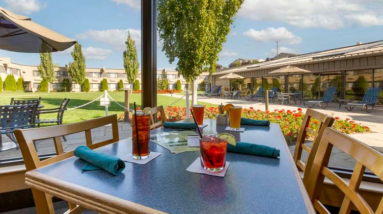 <b>Best Western Plus University Inn Restaurant</b>. Images powered by <a href="https://iceportal.shijigroup.com/" title="IcePortal" target="_blank">IcePortal</a>.