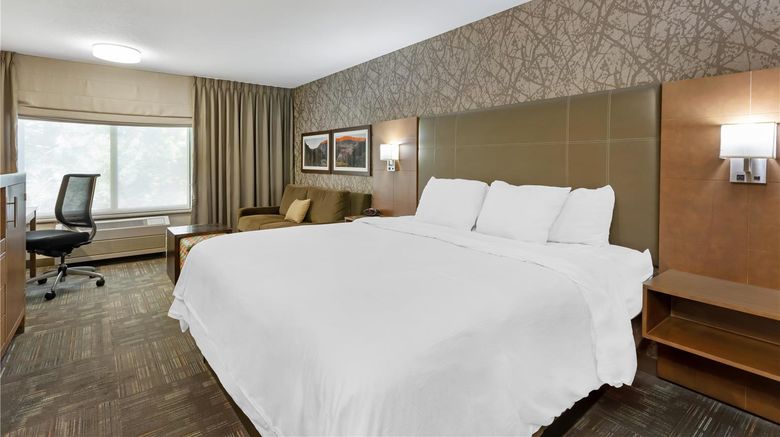 <b>Best Western Plus CottonTree Inn Room</b>. Images powered by <a href="https://iceportal.shijigroup.com/" title="IcePortal" target="_blank">IcePortal</a>.